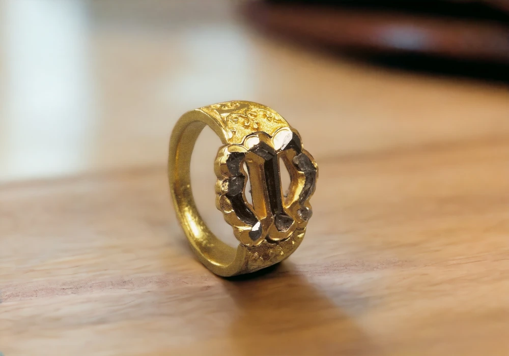 A vintage gold ring with a delicate 1920s design, perfect for a timeless wedding.